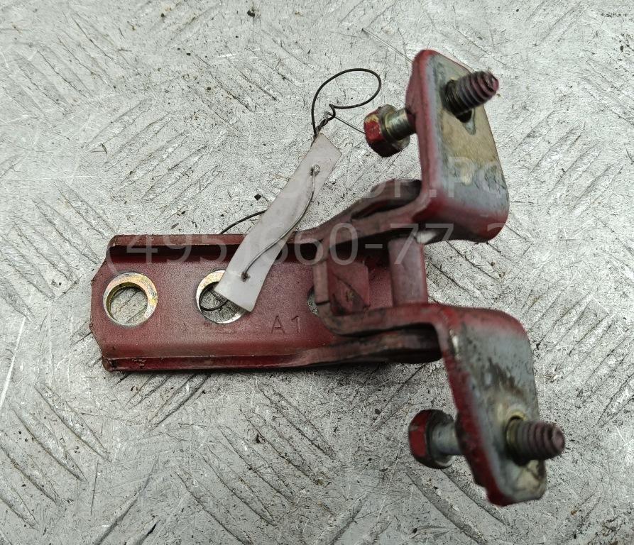 Петля двери