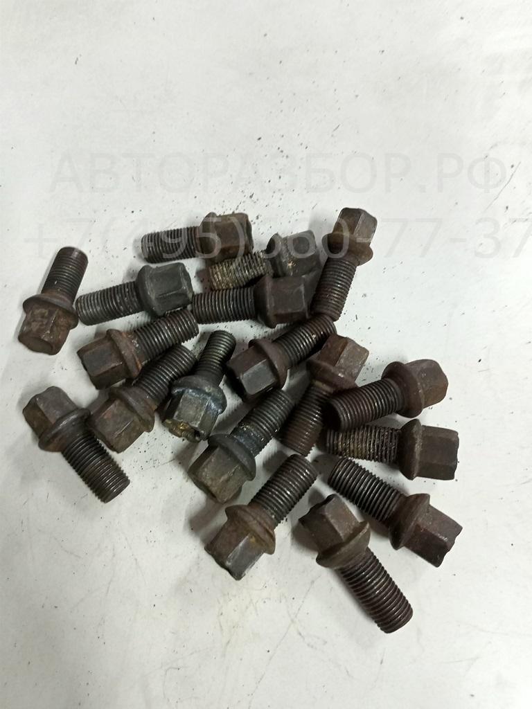 Болт колесный