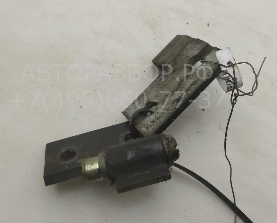 Петля двери