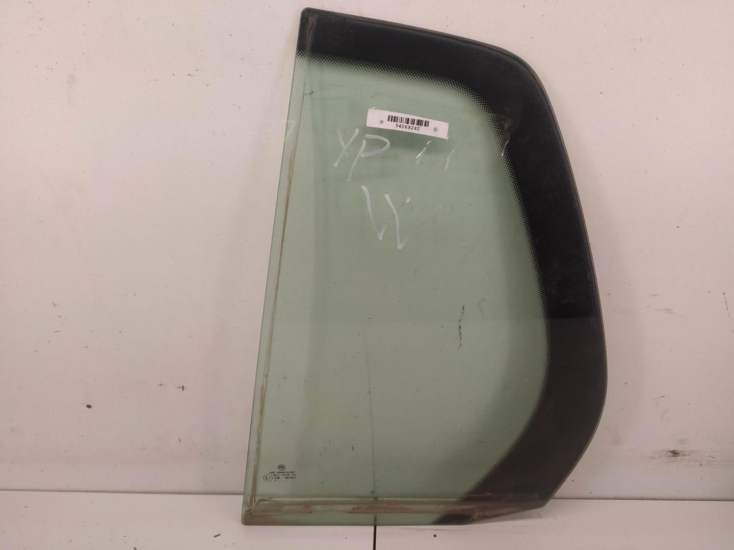 Стекло двери задней левой (форточка)