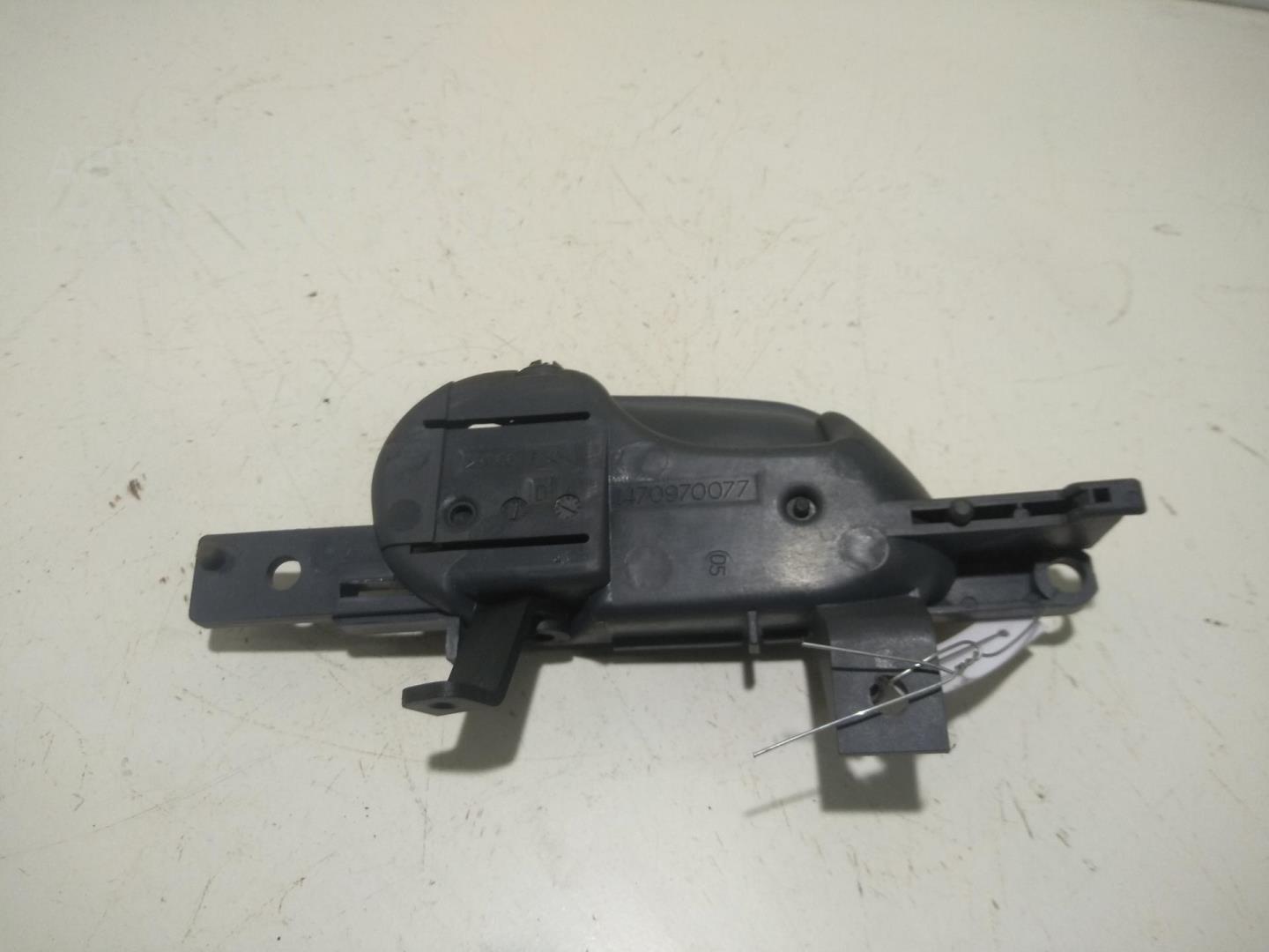 Ручка двери передней внутренняя правая