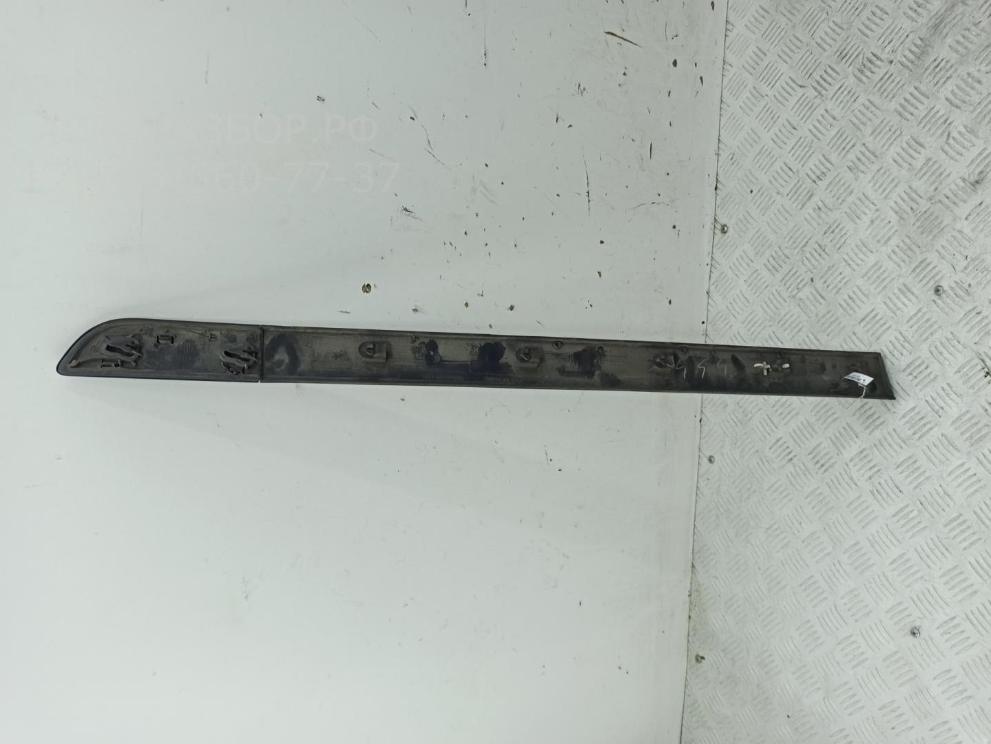 Молдинг двери передней левой