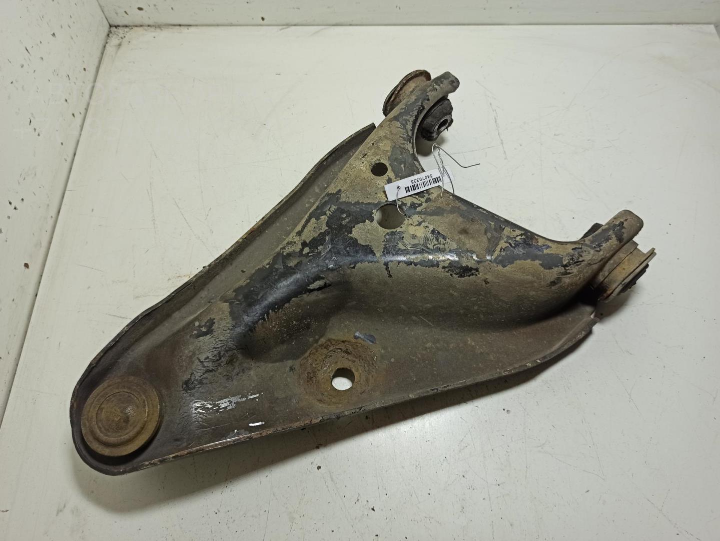 Рычаг передний правый