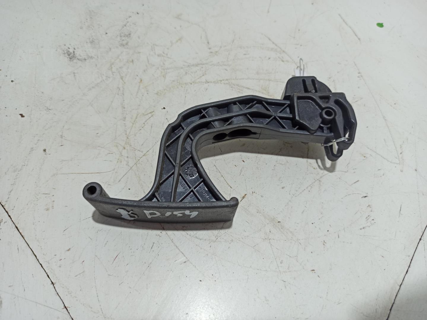 Ручка открывания капота