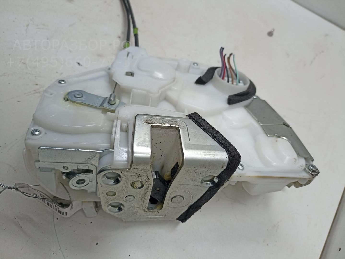 Замок двери передней правой