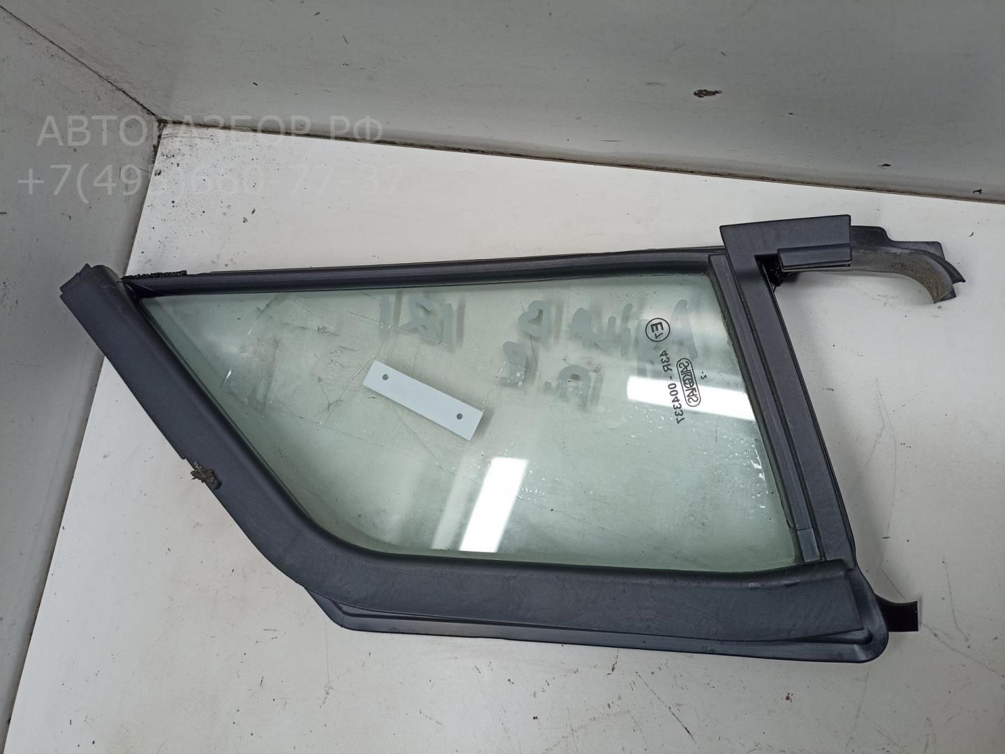 Стекло двери передней правой (форточка)