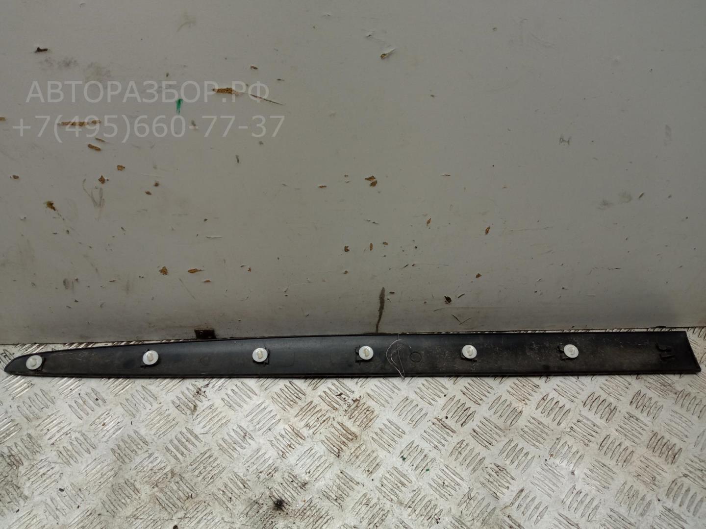 Накладка двери передней правой