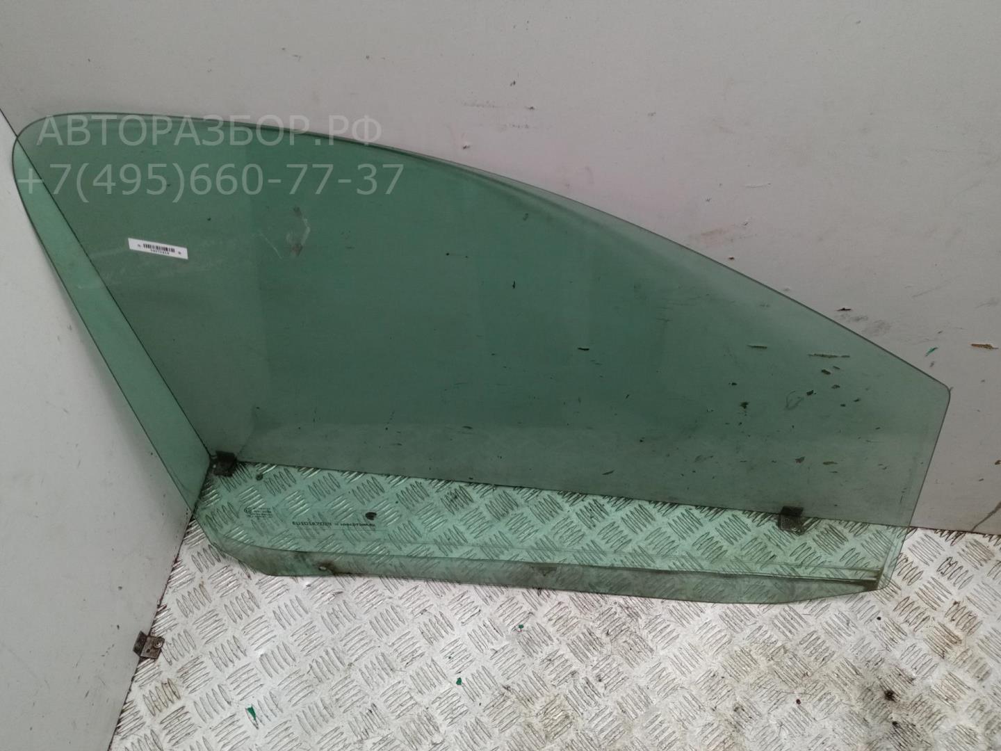 Стекло двери передней правой
