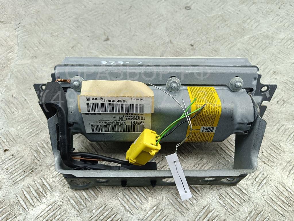 Подушка безопасности пассажирская (в торпедо)