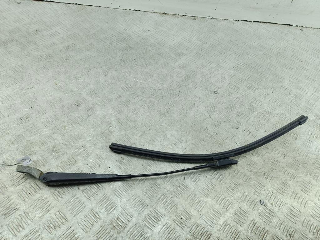 Поводок стеклоочистителя передний левый