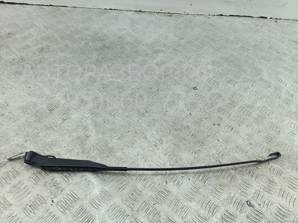 Поводок стеклоочистителя передний правый