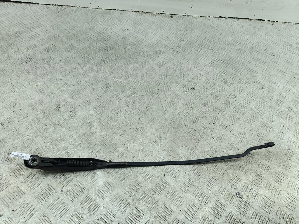 Поводок стеклоочистителя передний правый