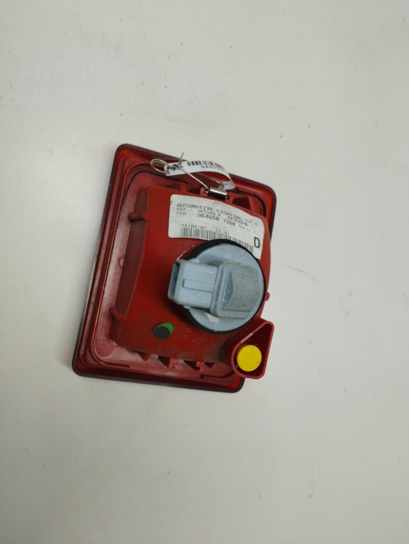 Фонарь задний в бампер правый