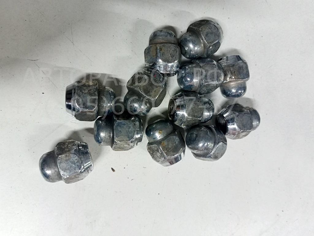 Болт колесный