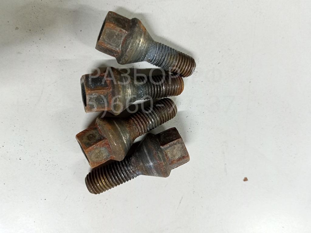 Болт колесный