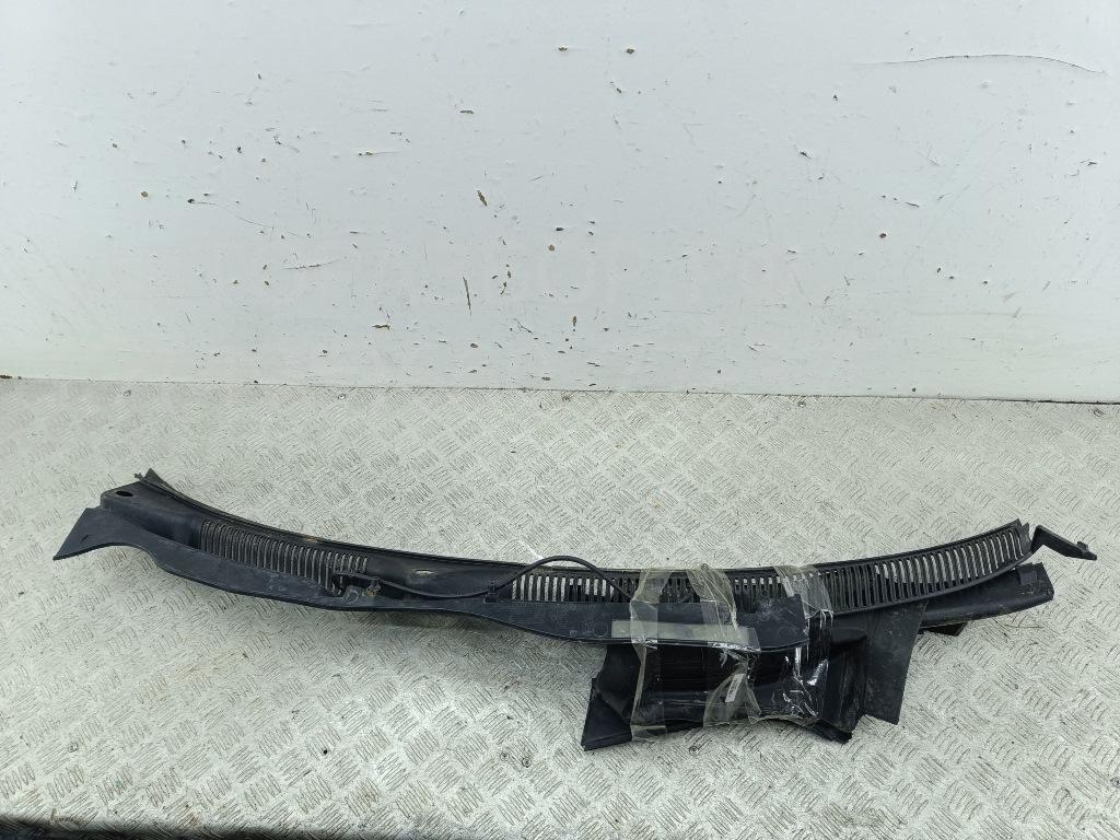 Решетка стеклоочистителей (Жабо)