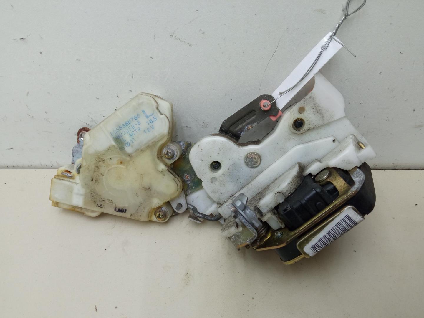 Замок двери задней левой