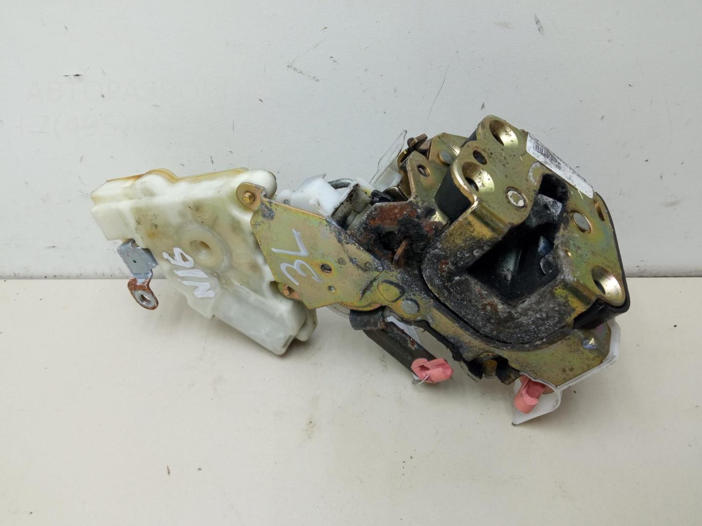 Замок двери задней левой