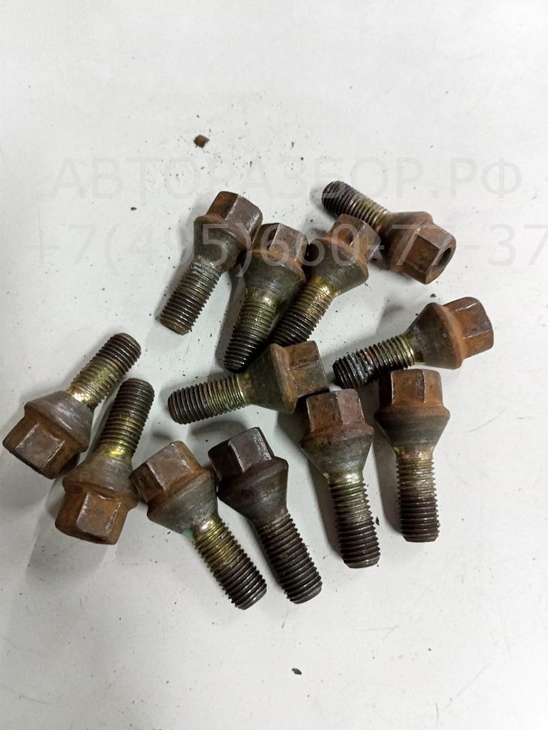 Болт колесный