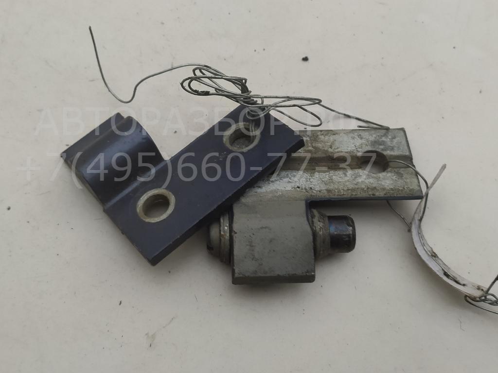 Петля двери