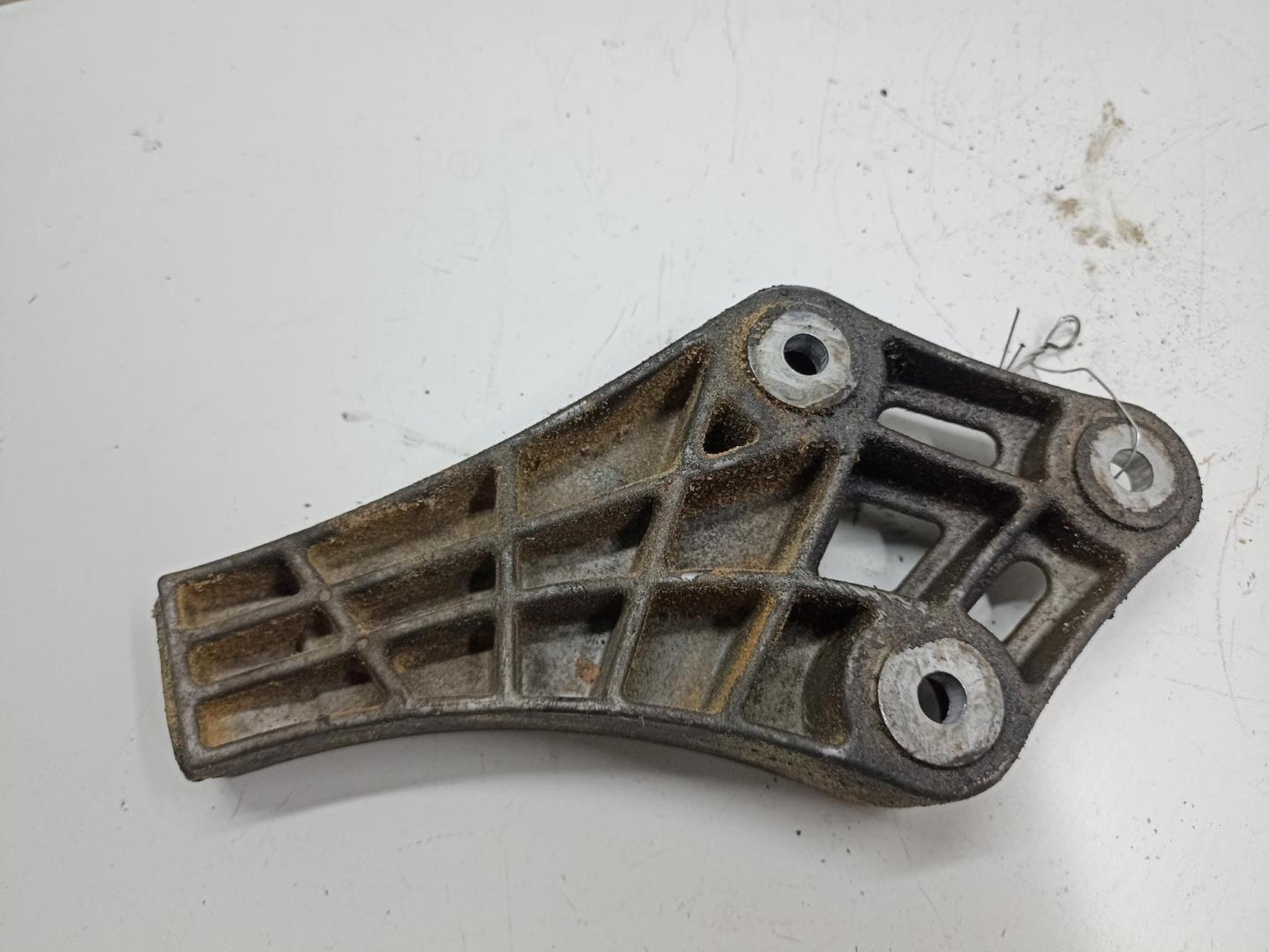 Опора двигателя