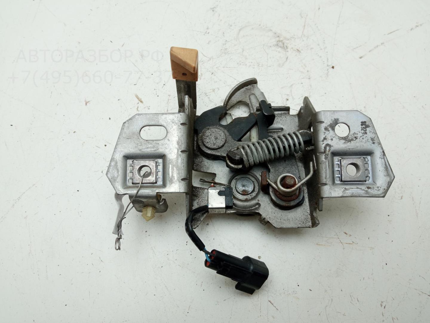 Замок капота