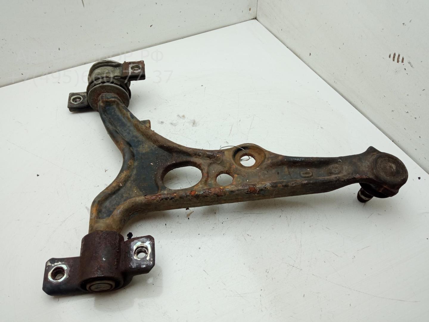 Рычаг передний правый