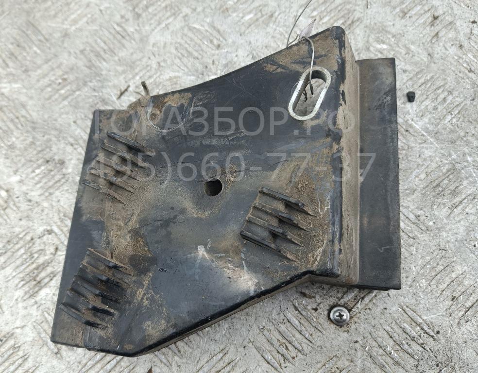 Кронштейн заднего бампера правый