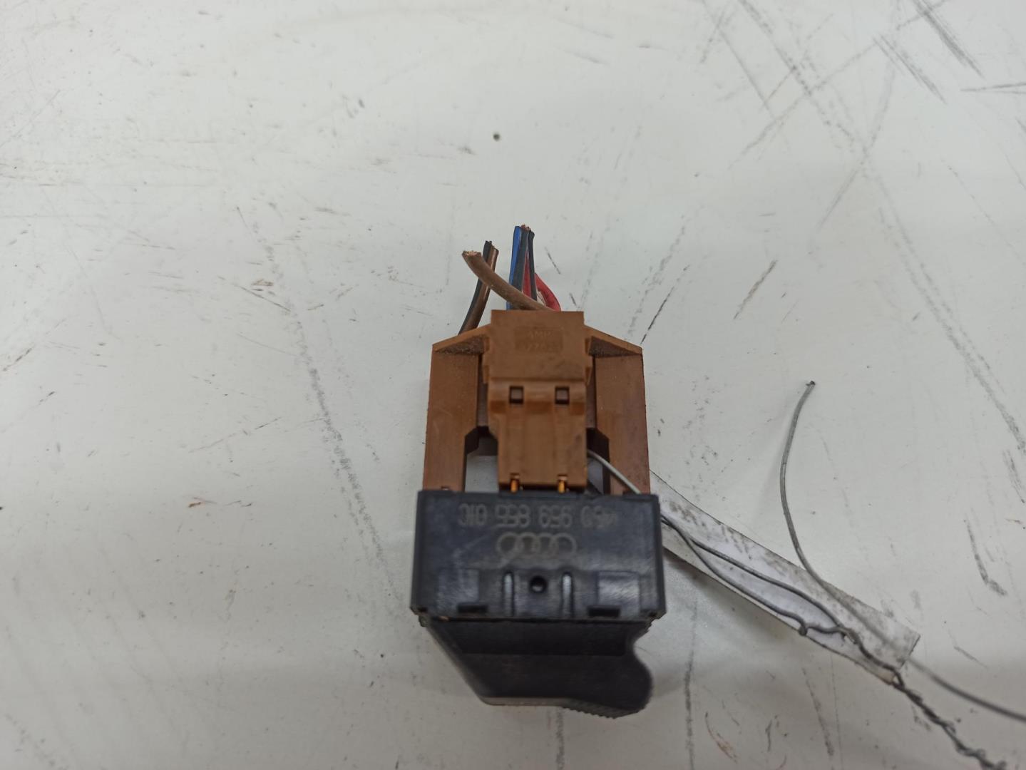 Кнопка стеклоподъемника