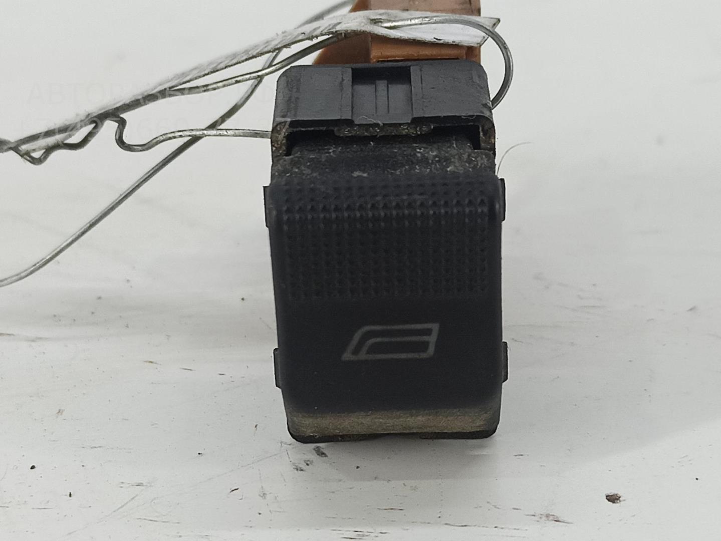 Кнопка стеклоподъемника