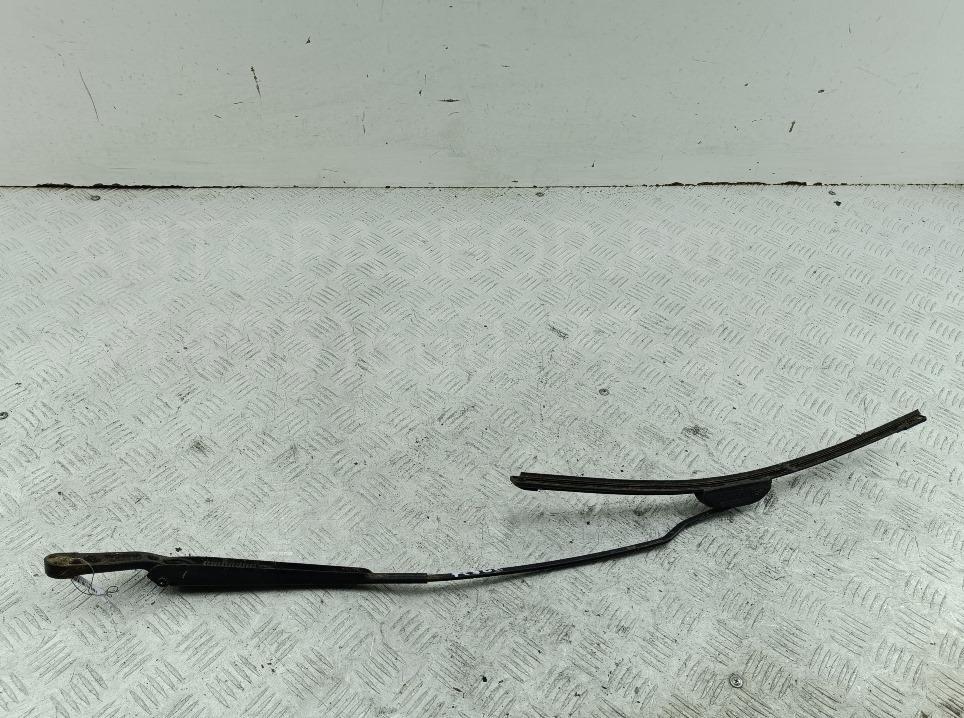 Поводок стеклоочистителя передний правый