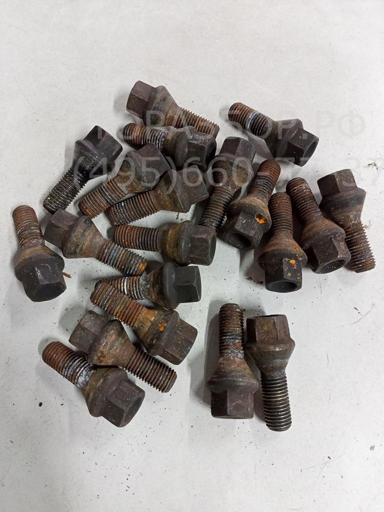 Болт колесный