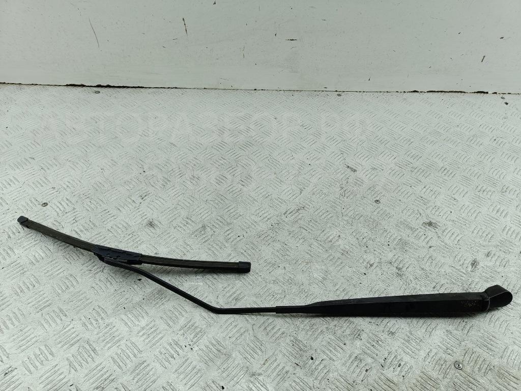 Поводок стеклоочистителя передний правый