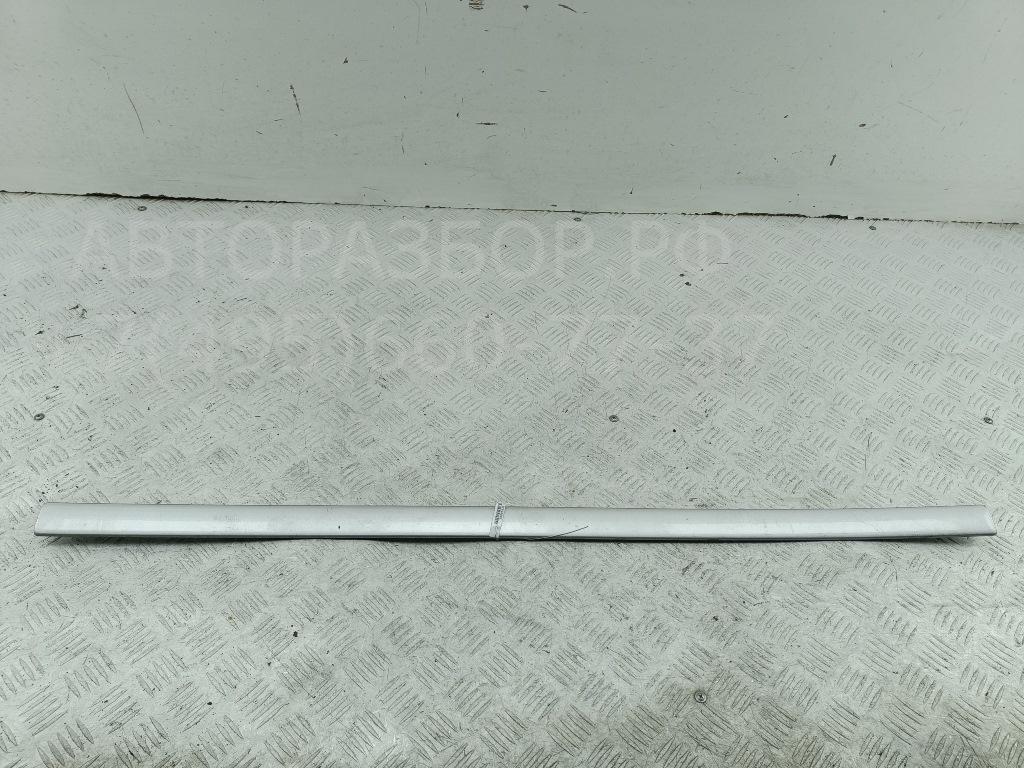 Накладка двери передней правой