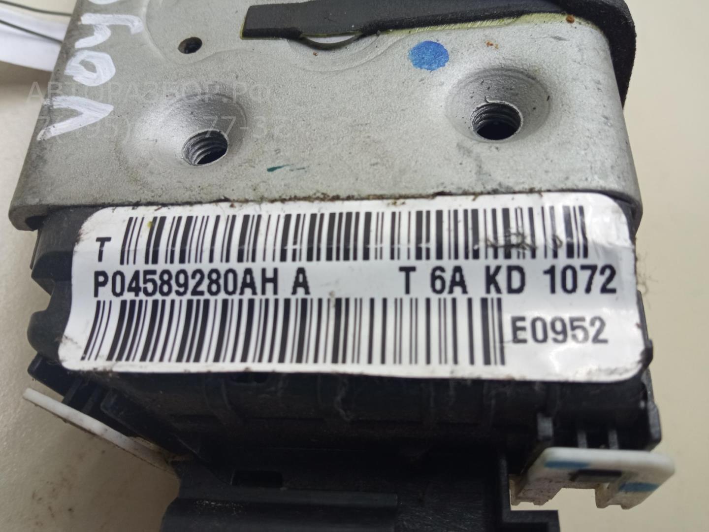 Замок двери передней правой