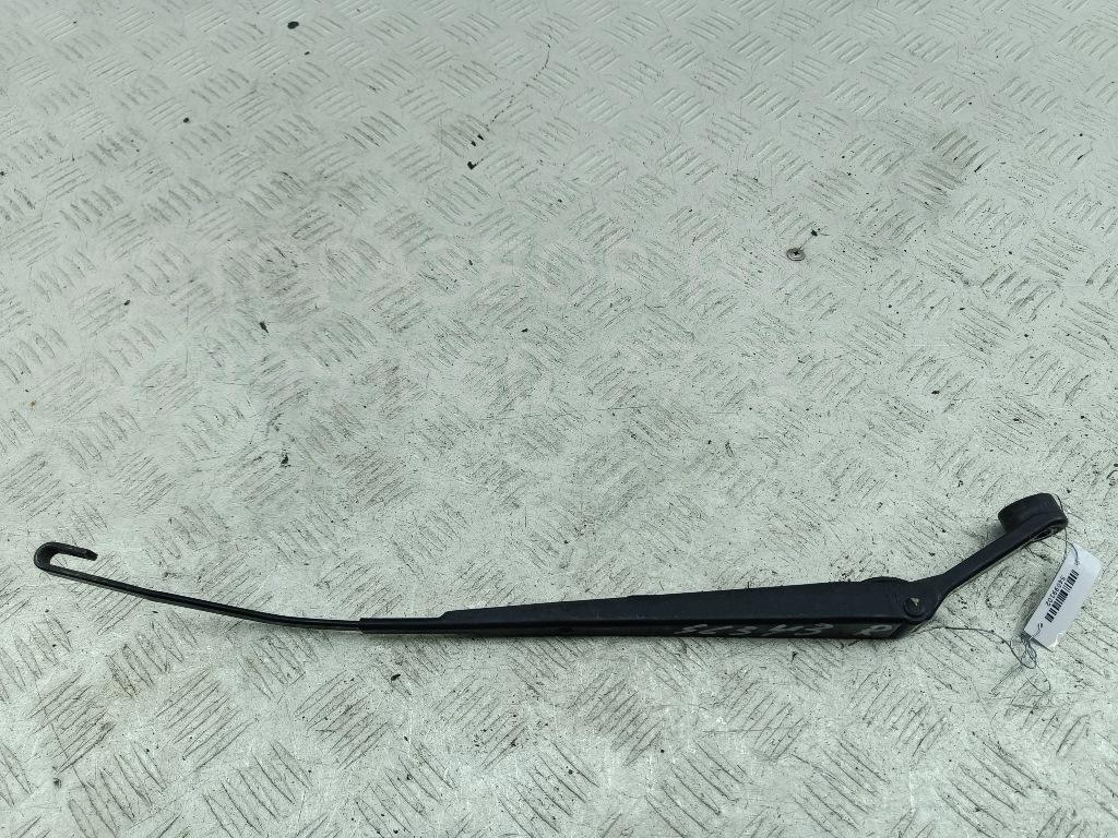 Поводок стеклоочистителя передний правый