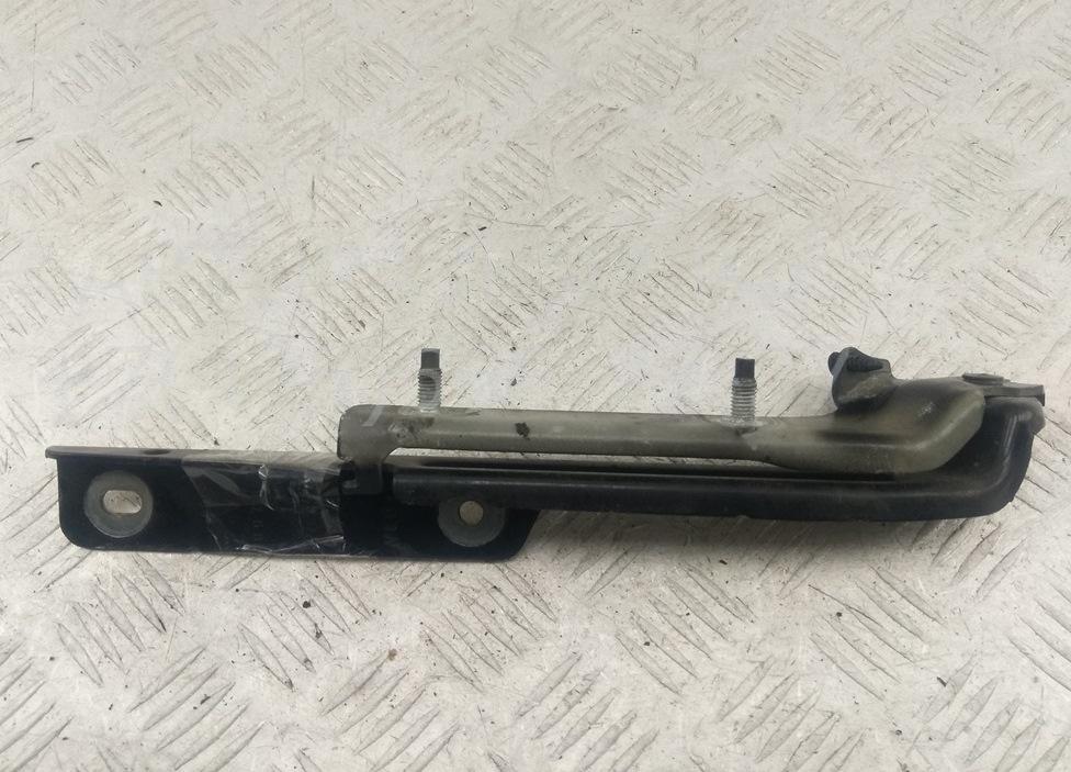 Петля капота левая