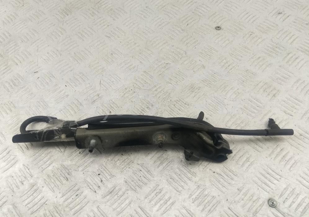 Петля капота правая