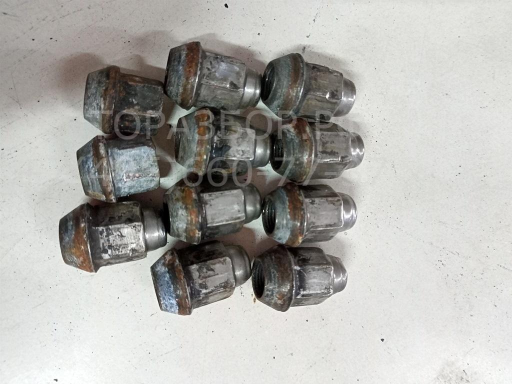 Болт колесный