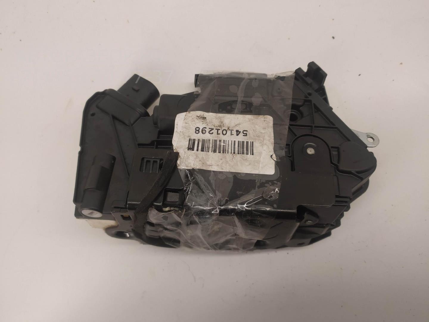 Замок двери задней левой