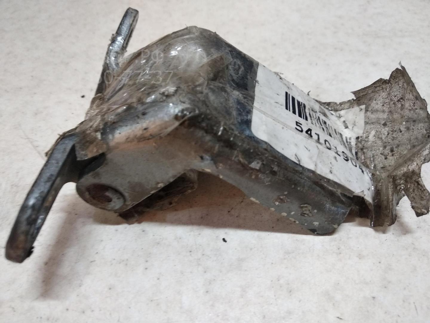 Петля двери