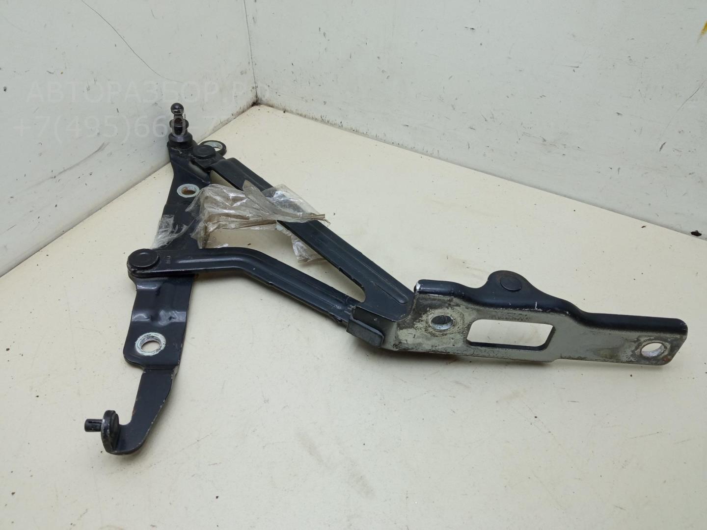 Петля крышки багажника