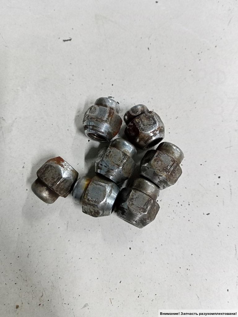 Болт колесный