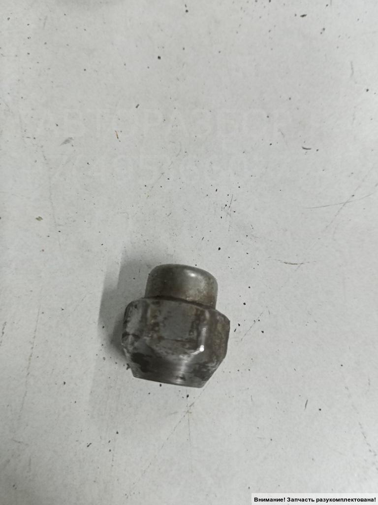 Болт колесный