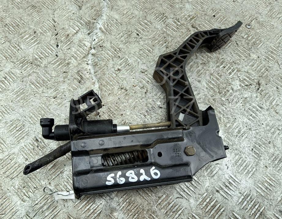 Цилиндр сцепления главный