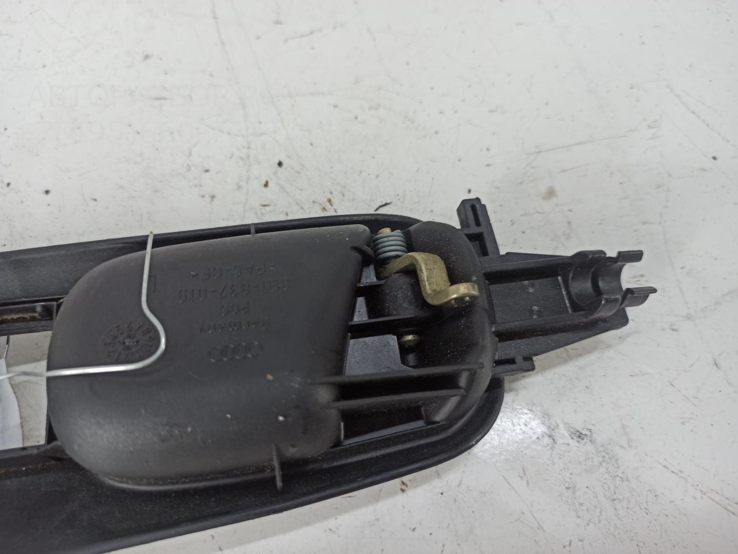 Ручка двери передней внутренняя левая