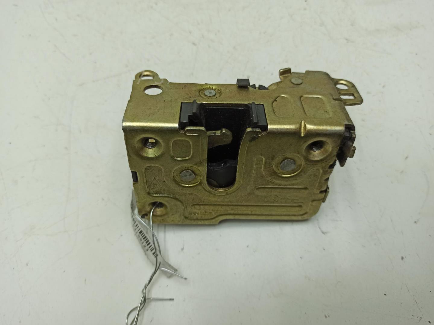 Замок двери задней правой