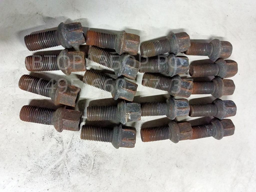 Болт колесный