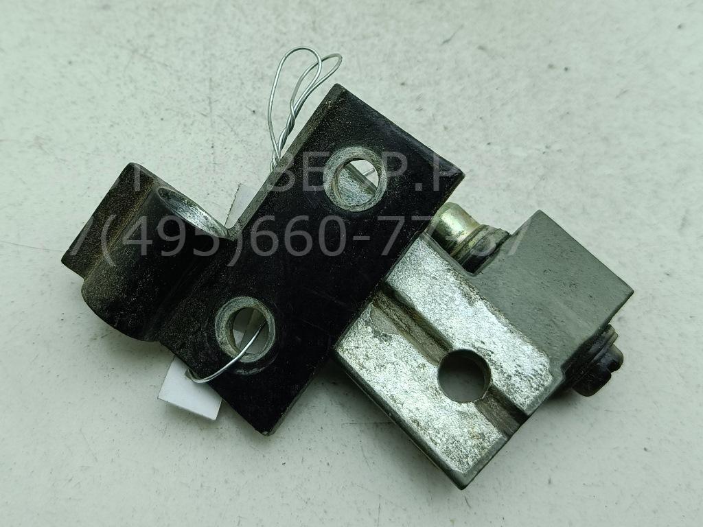 Петля двери