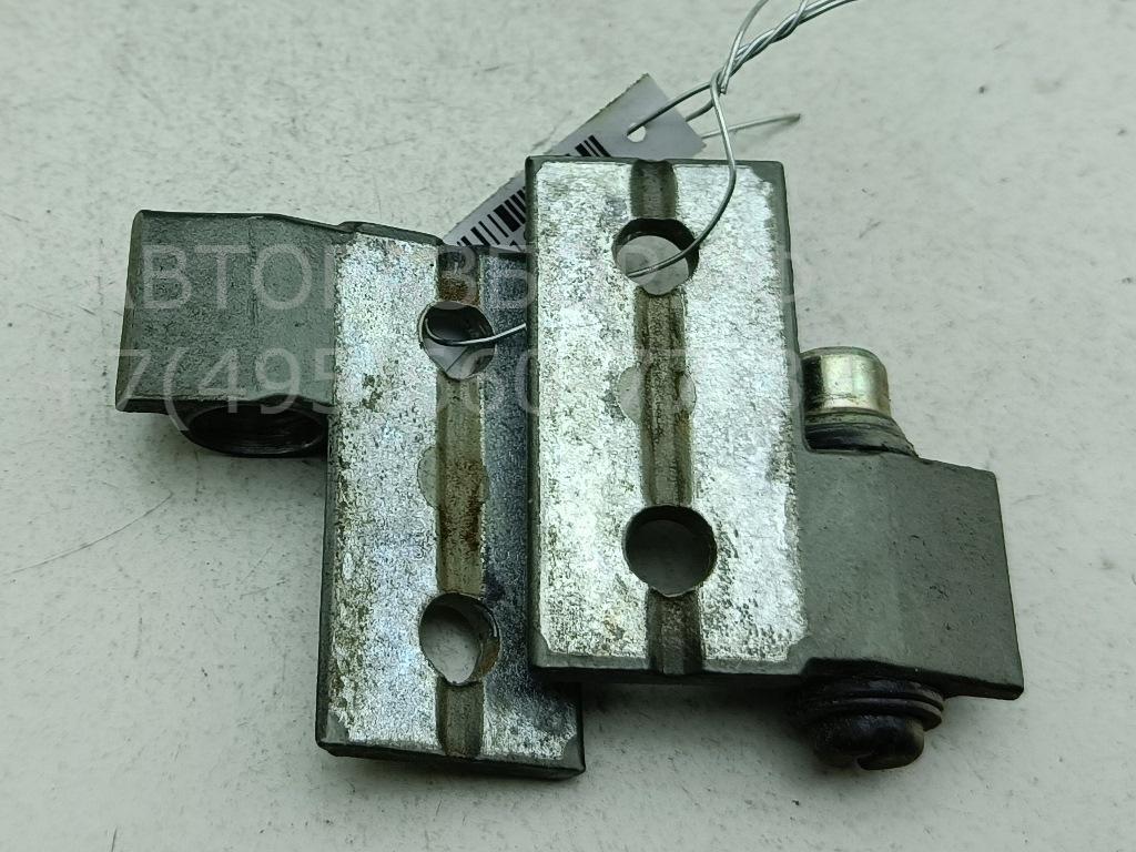 Петля двери